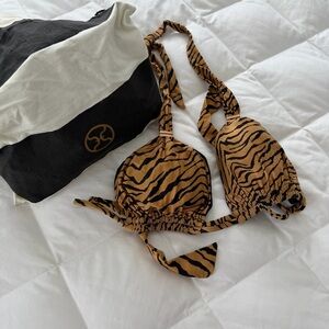 Vix Paula Hermany Tiger Print Bikini Top